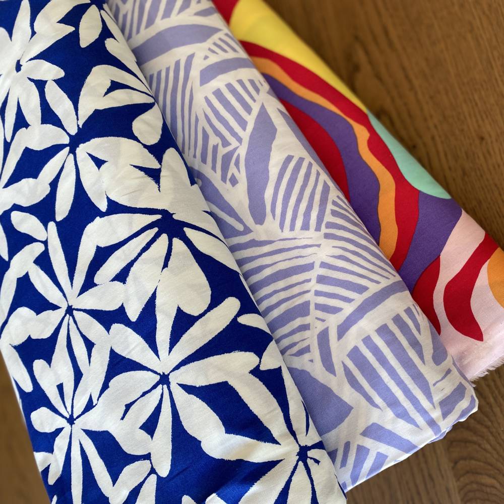 Satin de coton bleue fleurie